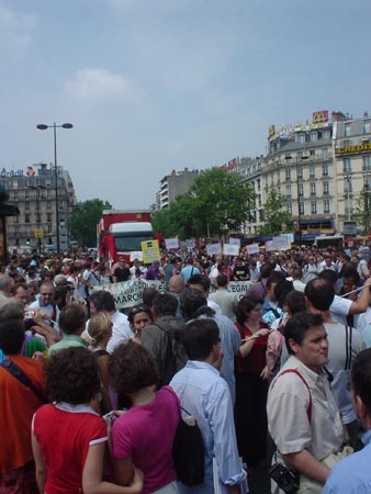 Marche des fiertés à Montparnasse